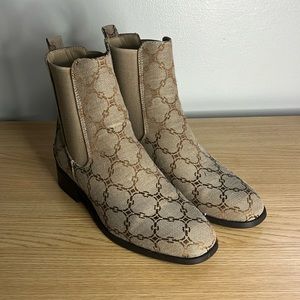 Vernetta Chelsea Boot - Taupe - size 8